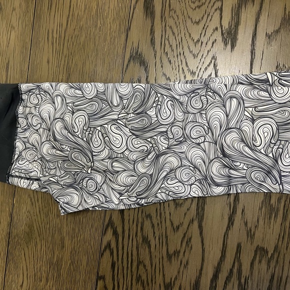 lululemon | Gray White Wunder Under Crop Pants | 8 - Picture 2 of 4